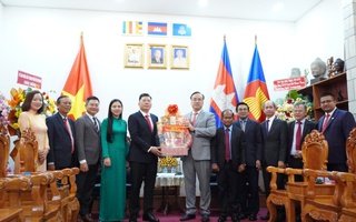 Lãnh đạo TPHCM chúc tết Chol Chnam Thmey tại Tổng Lãnh sự quán Campuchia
