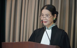 Luật sư nói gì về đề xuất mặc áo choàng tại tòa?