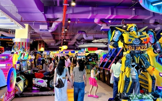 Dịp lễ 30-4, 1-5: Gigamall kín khách, giới trẻ đổ xô "check-in" khu giải trí công nghệ Gigaversal