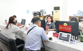 Từ ngày 1-5: Ai có quyền quyết định cho cán bộ TPHCM đi nước ngoài?
