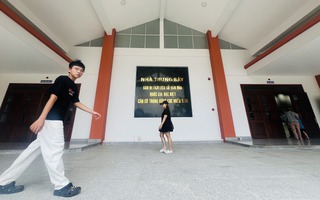 Hình ảnh người dân tìm về “đầu não” cách mạng miền Nam dịp Lễ 30-4 và 1-5