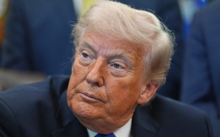 Ông Donald Trump nói "có lẽ" khi đề cập việc rút quân khỏi Ý và Tây Ban Nha