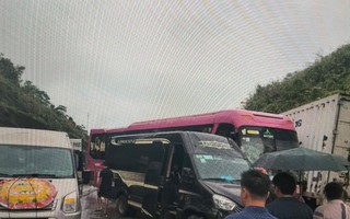 4 ô tô tông nhau liên hoàn trên cao tốc