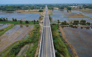 Hình ảnh cầu Tây Long chờ ngày khai thác