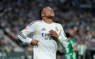 Real Madrid nhận thêm tin hung tin trước “siêu kinh điển”