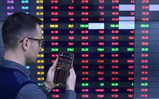 VN-Index lại thủng mốc 1.900 điểm