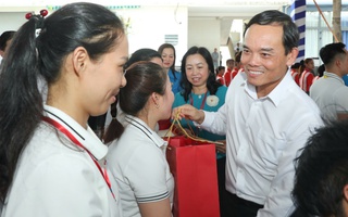 DỒN SỨC CHĂM LO NGƯỜI LAO ĐỘNG (*): Công nhân là nền tảng của tăng trưởng bền vững