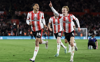 Hạ Middlesbrough hiệp phụ, Southampton có mặt ở “trận đấu đắt giá nhất thế giới”