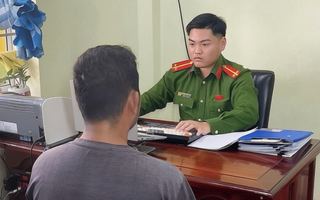 Áp sát phụ nữ trên đường rồi sàm sỡ, nam thanh niên bị camera “bắt chết” từng hành động 