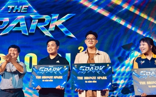 NSƯT – đạo diễn Lê Cường vui mừng trước thành quả của học trò tại lễ công chiếu TVC