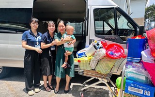 Bé trai 2 tuổi bị mẹ và người tình bạo hành được xuất viện