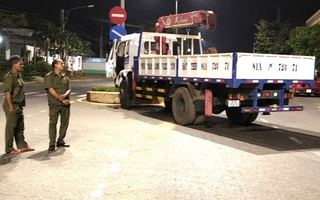 Xe bất ngờ tuột dốc khi đang sửa, tài xế tử vong dưới gầm