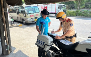 CSGT TPHCM xử phạt nhiều người vi phạm trong ngày đầu đợt cao điểm 45 ngày đêm