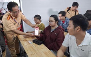 CHÍNH QUYỀN SỐ CHẠM TỚI LÒNG DÂN (*): AI "vào cuộc" cùng CSGT