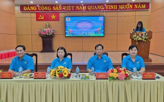 Gặp gỡ lãnh đạo phường, người lao động phản ánh gặp khó khi đăng ký tạm trú