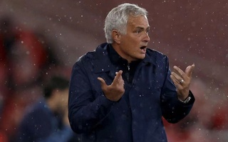 Mourinho tái xuất để “dẹp loạn” phòng thay đồ Real Madrid