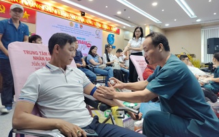 Hàng trăm người lao động tại SAWACO hiến máu tình nguyện cứu người