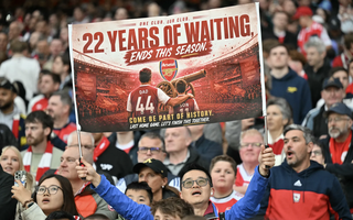22 năm chờ đợi, fan Arsenal ăn mừng khí thế khi trở lại ngôi vô địch Premier League