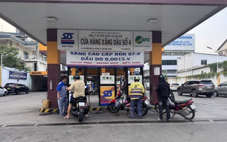 Doanh nghiệp bán lẻ xăng dầu chịu lỗ nhưng "không dám đóng cửa"