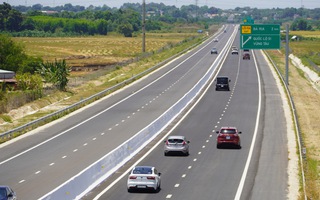 Bất ngờ lý do đường cao tốc Biên Hoà - Vũng Tàu “vắng” xe ngay trong dịp cao điểm