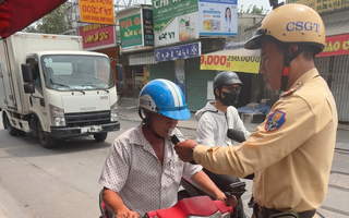 CSGT TPHCM đo nồng độ cồn vào ban ngày, ở đường nhỏ: Xử lý nghiêm không có ngoại lệ