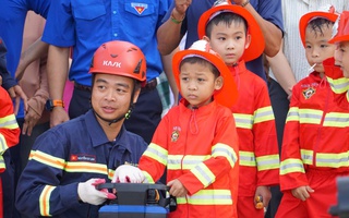 CLIP: Mang giấc mơ lính cứu hỏa đến với các bệnh nhi đặc biệt