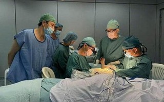 Cấp cứu người đàn ông bị tai nạn giao thông rớt tinh hoàn