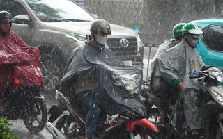 TPHCM bất ngờ có mưa từ sáng sớm, dự báo có mưa đá trong những ngày tới