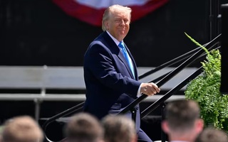 Ông Donald Trump dọa tấn công chớp nhoáng, Iran nhấn mạnh loạt yêu cầu