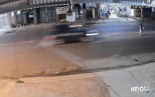 CLIP: Taxi tông một người đi bộ tử vong