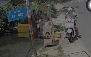Clip: Kinh hãi cô gái bị máy ép nước mía cuốn xoay nhiều vòng ở TPHCM