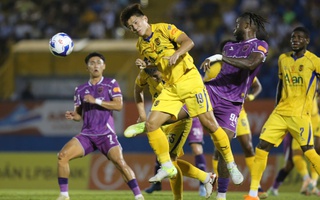 "Người nhện" U23 Việt Nam giúp Sông Lam Nghệ An trụ hạng V-League