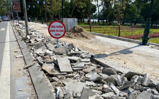 Tuyến vỉa hè lát đá gần như còn nguyên vẹn ở Hà Nội "bị đục phá"