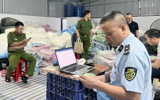 Khởi tố vụ án sản xuất băng vệ sinh giả quy mô hàng chục ngàn gói