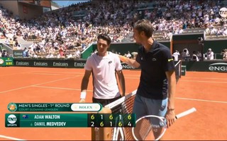 Medvedev gục ngã trước tay vợt được đặc cách ở vòng 1 Roland Garros
