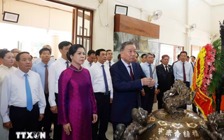 Tổng Bí thư, Chủ tịch nước Tô Lâm dâng hương tưởng niệm Chủ tịch Hồ Chí Minh tại Thái Lan