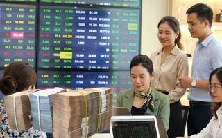 Chứng khoán tiếp sức tín dụng ngân hàng