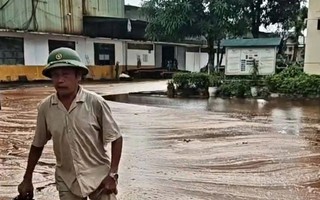 Sét đánh trúng nhà máy đường, gần 2.000 tấn mật mía tràn ra ngoài