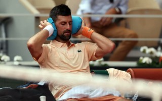 Djokovic thua ngược tài năng trẻ Brazil ở vòng 3