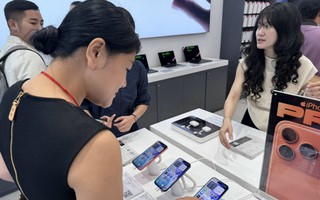 Giá smartphone không dễ giảm