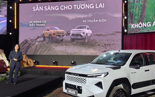 Tồn kho ô tô tăng cao, vắng bóng mẫu mới