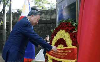 Tổng Bí thư, Chủ tịch nước Tô Lâm dâng hoa tại Tượng đài Chủ tịch Hồ Chí Minh ở Philippines