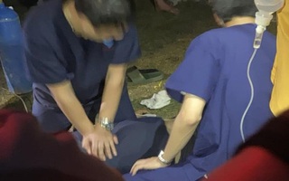 Đang đá bóng, thủ môn bất ngờ gục xuống sân tử vong
