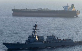 Iran dọa biến Hormuz thành "nghĩa địa tàu chiến Mỹ", siêu tàu dầu Iran thứ 2 vượt phong tỏa