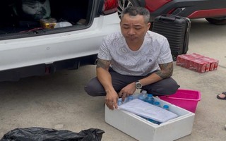 Đang lên xe taxi, người đàn ông nước ngoài bị cướp 2,4 kg vàng trị giá 10 tỉ đồng