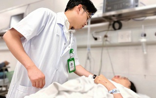 Thông tin từ bệnh viện về sức khỏe người phụ nữ sau khi được gần 20 người nâng xe buýt cứu
