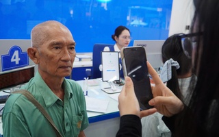 Nhiều người vội vã đi xác thực khi SIM bị khóa