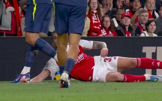 CĐV Arsenal nổi giận vì pha “chơi bẩn” của sao Atletico Madrid