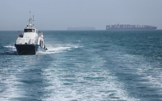 Căng thẳng gia tăng tại eo biển Hormuz