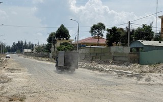 Gần 500 m đường, thi công gần 1 năm chưa xong